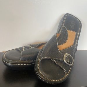 New born leather sandals. Womens 7. Cute style and very comfortable.